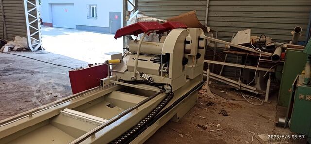 Abschrägemaschine für Alu, PVC und Holz Saw 2 a head for precision cutting of aluminum Saw 2 a head for precision cutting of aluminum