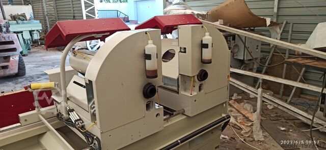 Abschrägemaschine für Alu, PVC und Holz Saw 2 a head for precision cutting of aluminum Saw 2 a head for precision cutting of aluminum
