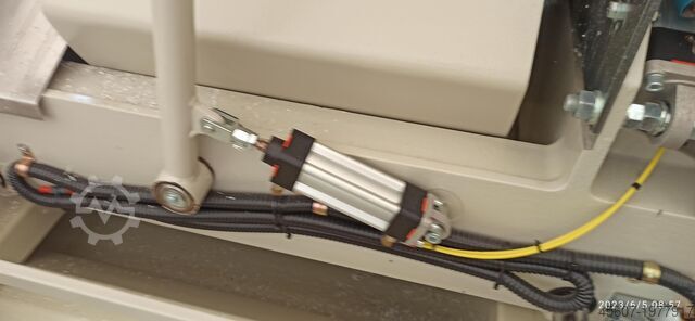 Abschrägemaschine für Alu, PVC und Holz Saw 2 a head for precision cutting of aluminum Saw 2 a head for precision cutting of aluminum