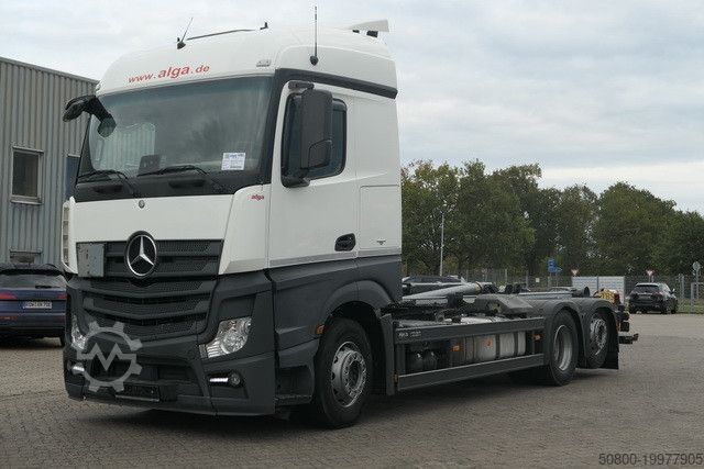 Camião porta-contentores de gancho MERCEDES-BENZ 2543 L Actros 6x2, Meiler RK 21.70, Lenk-Lift