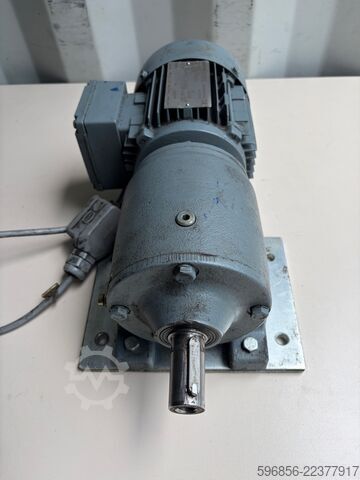  Motoreduktor SEW-Eurodrive R40DT71K2Z 0,25 kW 39 obr./min 230/400 V 3-fazowy Motoreduktor SEW-Eurodrive R40DT71K2Z 0,25 kW 39 obr./min 230/400 V 3-fazowy