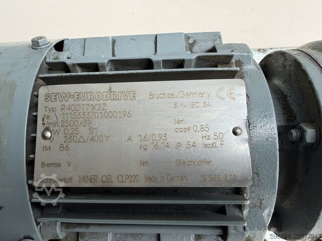  Motoreduktor SEW-Eurodrive R40DT71K2Z 0,25 kW 39 obr./min 230/400 V 3-fazowy Motoreduktor SEW-Eurodrive R40DT71K2Z 0,25 kW 39 obr./min 230/400 V 3-fazowy