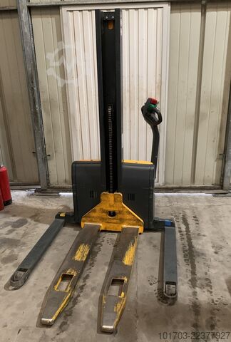 Electric Stacker Jungheinrich EMC B10