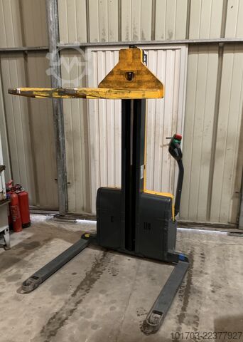 Electric Stacker Jungheinrich EMC B10