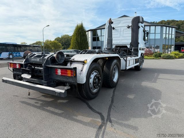 Camión portacontenedores de gancho MERCEDES-BENZ Actros 2543 6x2 Klima + Kupplung
