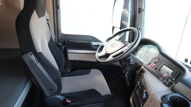 Estándar-SZM MAN TGX 26.460 6x2 tractor unit 632.200km