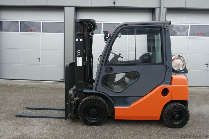 Gabelstapler TOYOTA 8FGF 20 Triplex SS + ZH2 Kabine Stapler