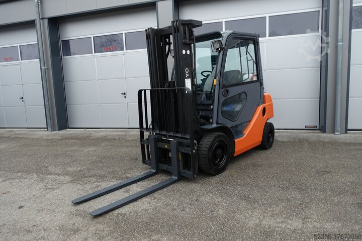 Gabelstapler TOYOTA 8FGF 20 Triplex SS + ZH2 Kabine Stapler