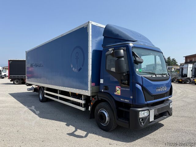 Camión con caja abierta y plataforma elevadora hidráulica iveco eurocargo 160-250
