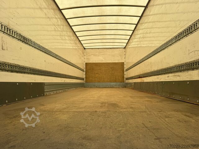 Camión con caja abierta y plataforma elevadora hidráulica iveco eurocargo 160-250