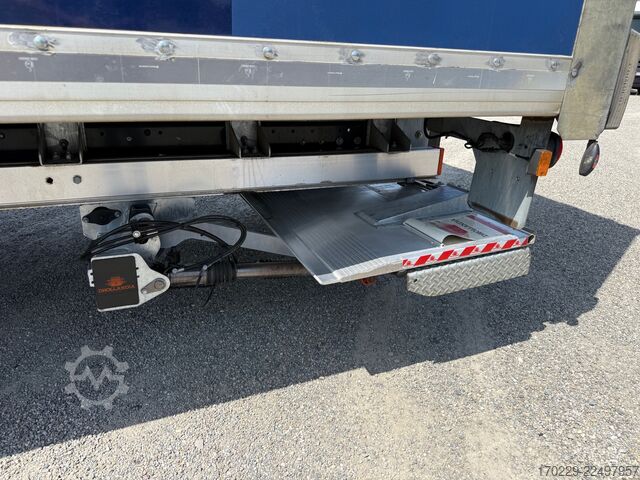 Camión con caja abierta y plataforma elevadora hidráulica iveco eurocargo 160-250