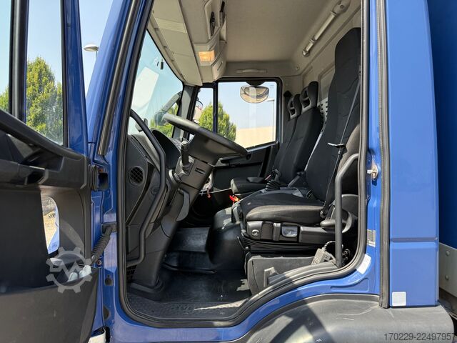Camión con caja abierta y plataforma elevadora hidráulica iveco eurocargo 160-250