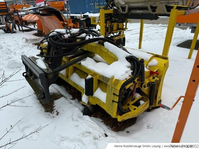 Žemės ūkio mašina Multihog Kombi-Schneepflug+Kehrwalze