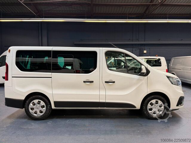 Minibus RENAULT Trafic Style Life 8 Sitze Klima Tempomat LED