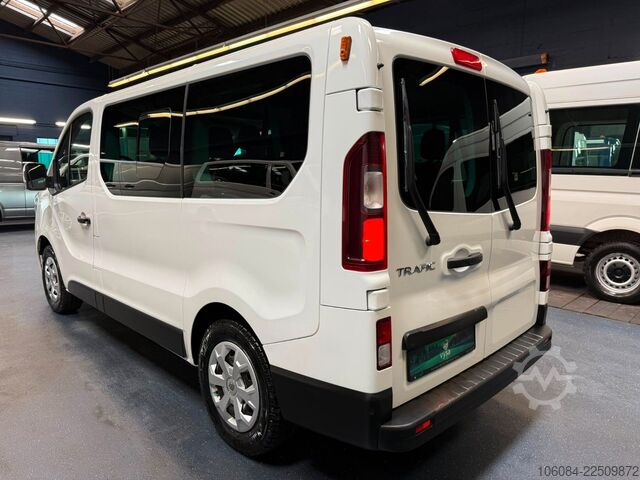 Minibus RENAULT Trafic Style Life 8 Sitze Klima Tempomat LED
