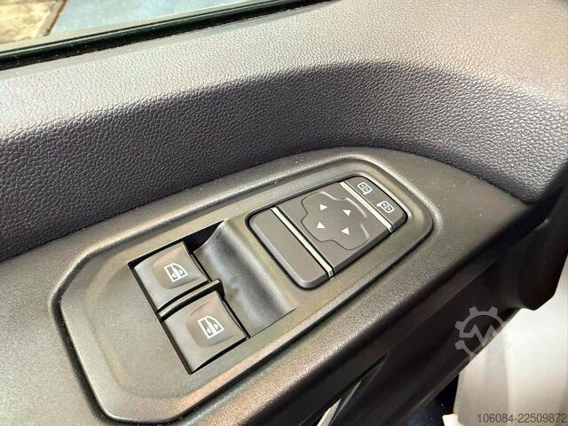 Minibus RENAULT Trafic Style Life 8 Sitze Klima Tempomat LED