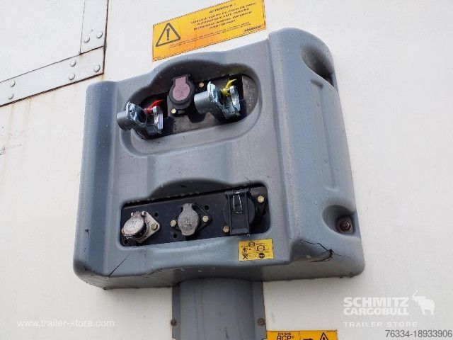 Semi-remorque fourgon Fruehauf Semitrailer Dryfreight Standard Porte relevante