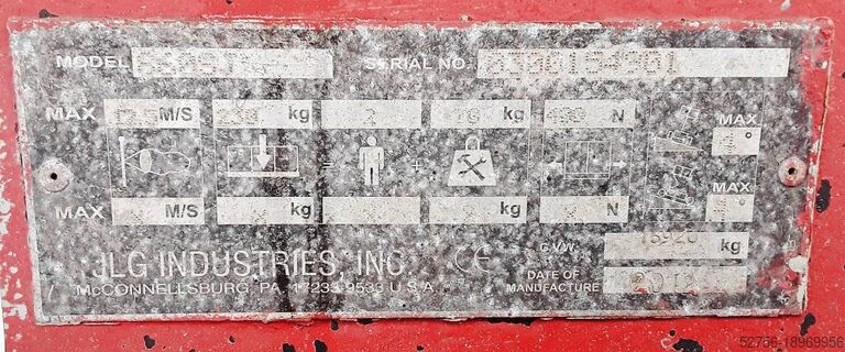 Telescopic boom lift JLG 860 SJ