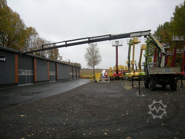 Kamion për qëllime të veçanta UNIMOG U2100 437/30 Zugmaschine mit Kran P14500D