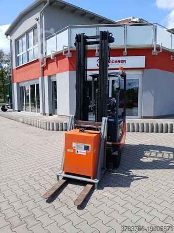 Električni viljuškar na 3 kotača Toyota 8FBE20T