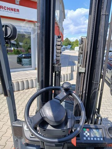 Električni viljuškar na 3 kotača Toyota 8FBE20T