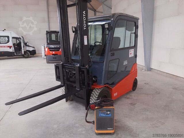 Elektro 4 Rad-Stapler Toyota 8FBMT25