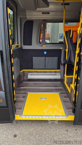 Minibus MERCEDES-BENZ Sprinter 517 Heckniederflur Vorlauffahrzeug