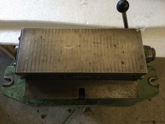 Magnetic clamping plate  