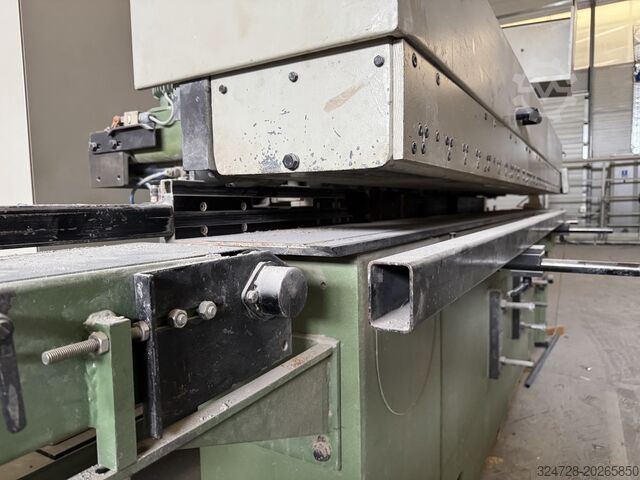Centre d’usinage CNC pour fenêtres WEINIG UNICONTROL 10