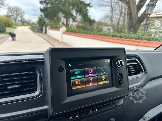 Furgon Renault Master Haras 1-2 Pferde