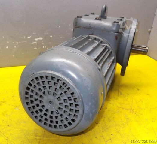 ギアモーター 0.37/0.55 kW 15.5/31 rpm SEW SS6F75D34-84