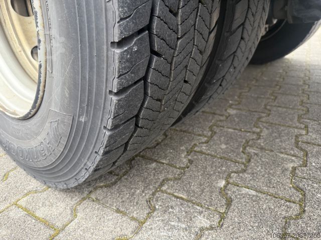 फ्लैटबेड ट्रक टार्प के साथ IVECO Eurocargo 140E28/P Plane& Spriegel E6C LBW 1500k