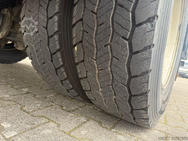 फ्लैटबेड ट्रक टार्प के साथ IVECO Eurocargo 140E28/P Plane& Spriegel E6C LBW 1500k