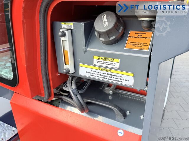 štvorcestný vysokozdvižný vozík Combilift C3000ET TRIPLEX 5940 WIDE FORK POSITIONE