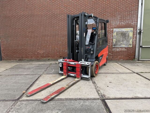 Carretilla eléctrica de 4 ruedas Linde E50HL-01