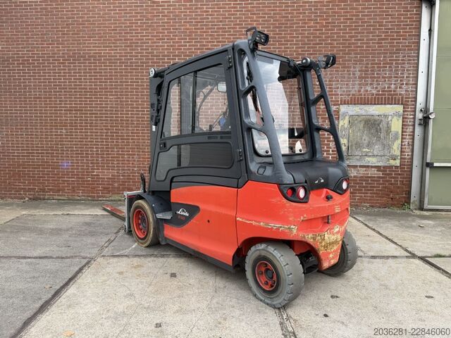 Carretilla eléctrica de 4 ruedas Linde E50HL-01