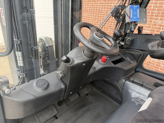 Carretilla eléctrica de 4 ruedas Linde E50HL-01