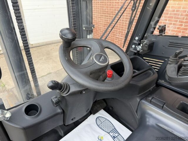 Carretilla eléctrica de 4 ruedas Linde E35L-01