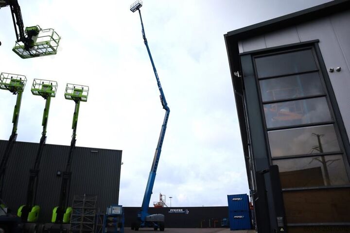 Articulated boom lift Genie Z135/70 Diesel, 4x4x4 Drive, 43m Lifting Height, 2