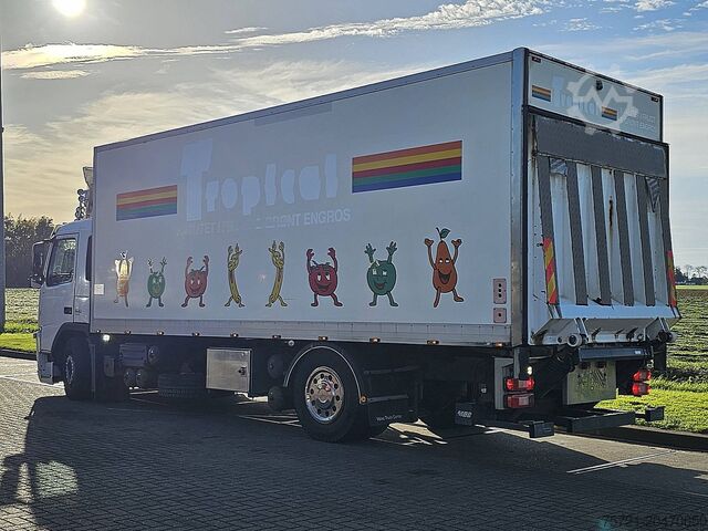 Maleta VOLVO FM 11.330 3 SEATS LIFT 290TKM