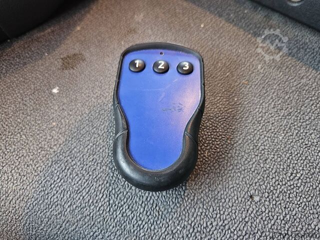 Maleta VOLVO FM 11.330 3 SEATS LIFT 290TKM