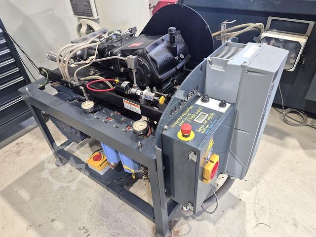 Mașină de tăiat cu jet de apă OMAX MAXIEM 1515