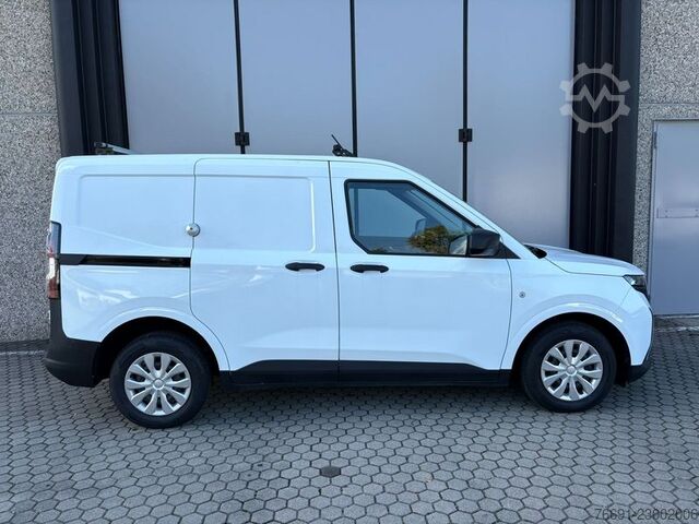 شاحنة للأغراض الخاصة Ford Transit Courier