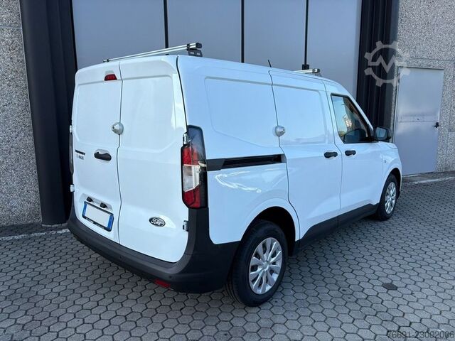 شاحنة للأغراض الخاصة Ford Transit Courier