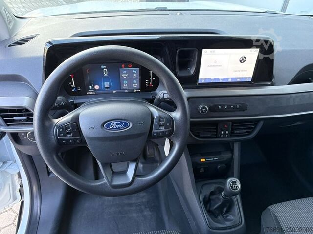 شاحنة للأغراض الخاصة Ford Transit Courier