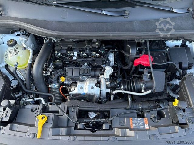 شاحنة للأغراض الخاصة Ford Transit Courier