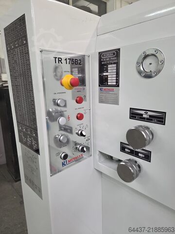 Máy tiện tâm Poreba TR 175B2 x 10.000