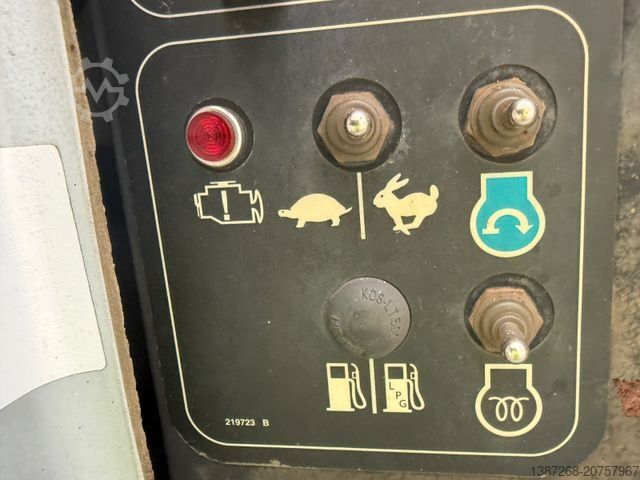 Plataforma de trabajo GENIE S45 / 4x4 Diesel / 15.7 Meter / 2015 BJ