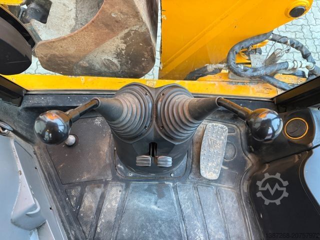 Retroexcavadora JCB 3CX Plus, 2022 BJ, 3.126 H, 81 KW/ 110 PS