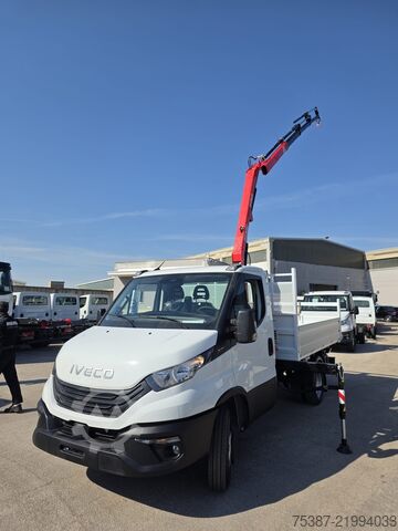 Trīspusēja pašizgāzēja furgons Iveco Daily 35